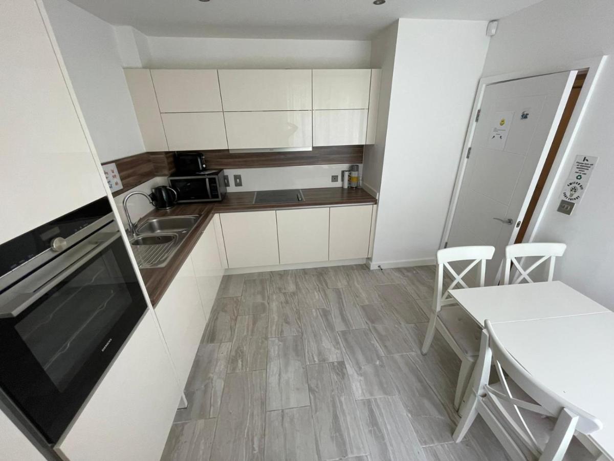 London Stratford Luxury House, 5 Minutes Walk Station, Westfield, 3 Bedrooms 3 Bathrooms, Reception, Garden, Parking ภายนอก รูปภาพ