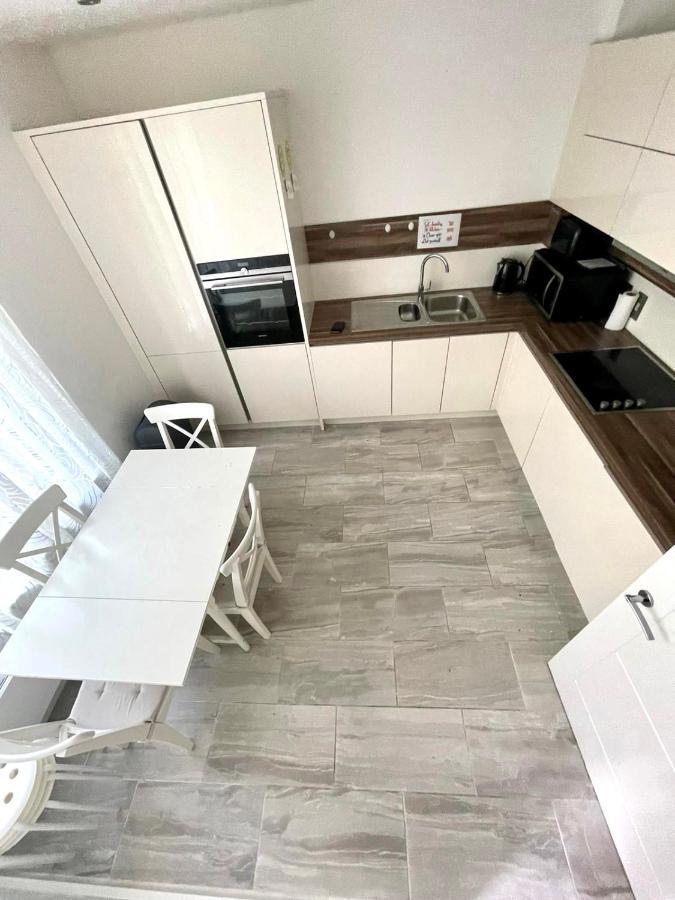 London Stratford Luxury House, 5 Minutes Walk Station, Westfield, 3 Bedrooms 3 Bathrooms, Reception, Garden, Parking ภายนอก รูปภาพ