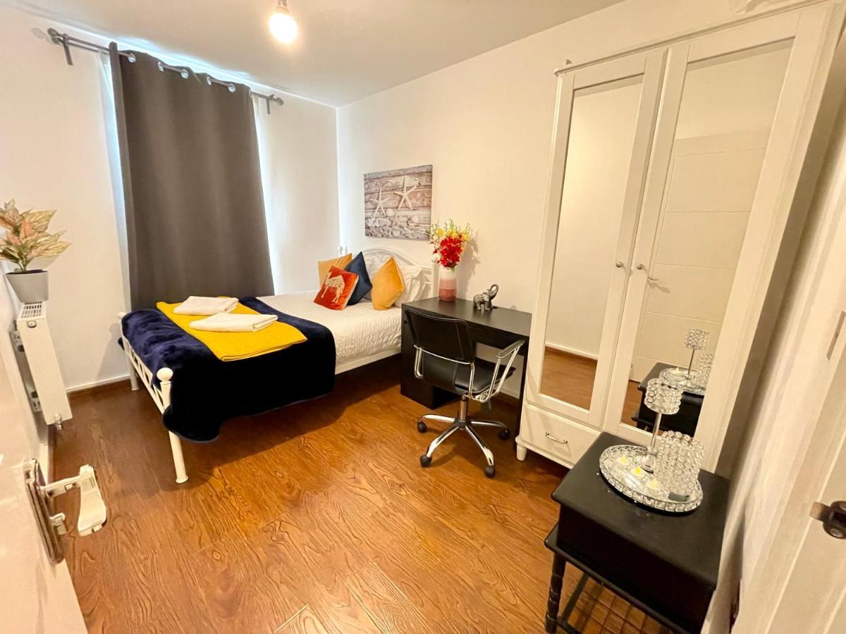 London Stratford Luxury House, 5 Minutes Walk Station, Westfield, 3 Bedrooms 3 Bathrooms, Reception, Garden, Parking ภายนอก รูปภาพ