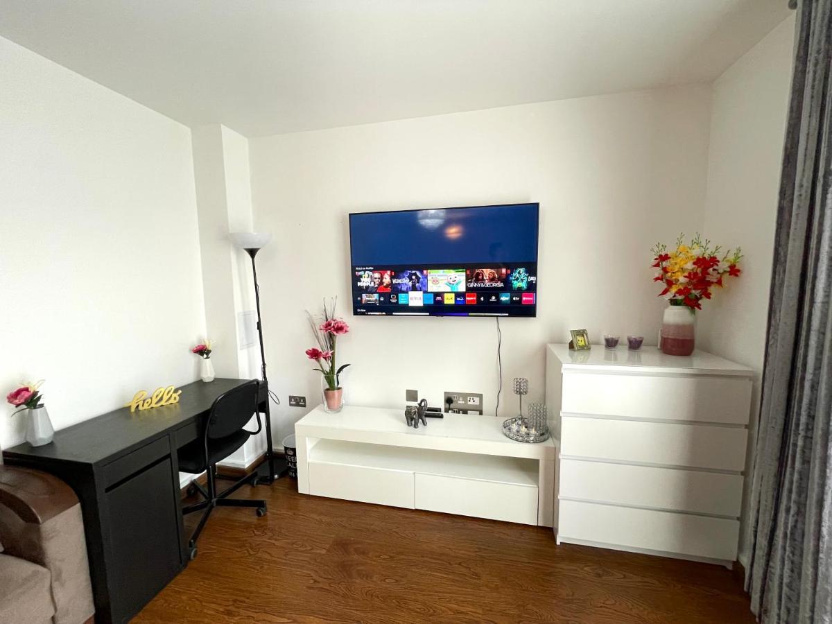 London Stratford Luxury House, 5 Minutes Walk Station, Westfield, 3 Bedrooms 3 Bathrooms, Reception, Garden, Parking ภายนอก รูปภาพ