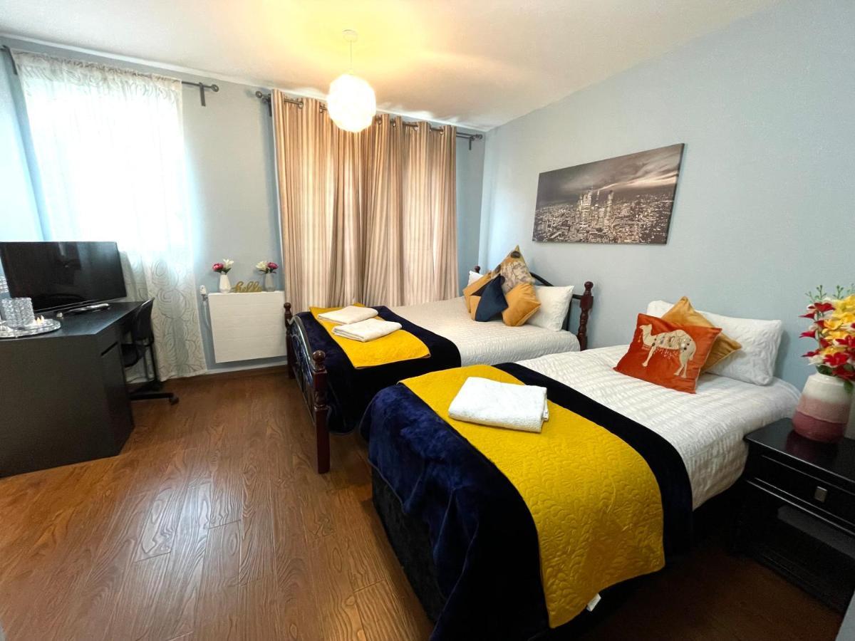 London Stratford Luxury House, 5 Minutes Walk Station, Westfield, 3 Bedrooms 3 Bathrooms, Reception, Garden, Parking ภายนอก รูปภาพ
