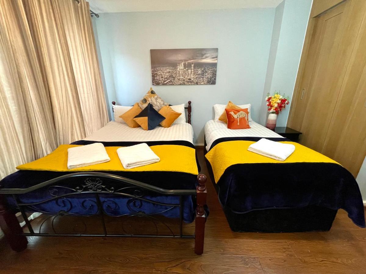 London Stratford Luxury House, 5 Minutes Walk Station, Westfield, 3 Bedrooms 3 Bathrooms, Reception, Garden, Parking ภายนอก รูปภาพ