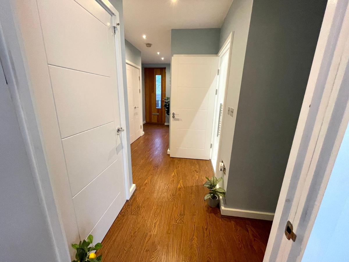 London Stratford Luxury House, 5 Minutes Walk Station, Westfield, 3 Bedrooms 3 Bathrooms, Reception, Garden, Parking ภายนอก รูปภาพ