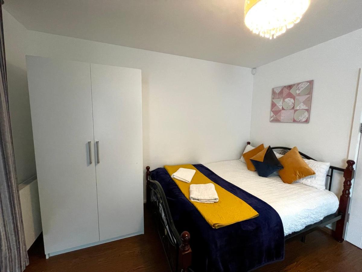 London Stratford Luxury House, 5 Minutes Walk Station, Westfield, 3 Bedrooms 3 Bathrooms, Reception, Garden, Parking ภายนอก รูปภาพ