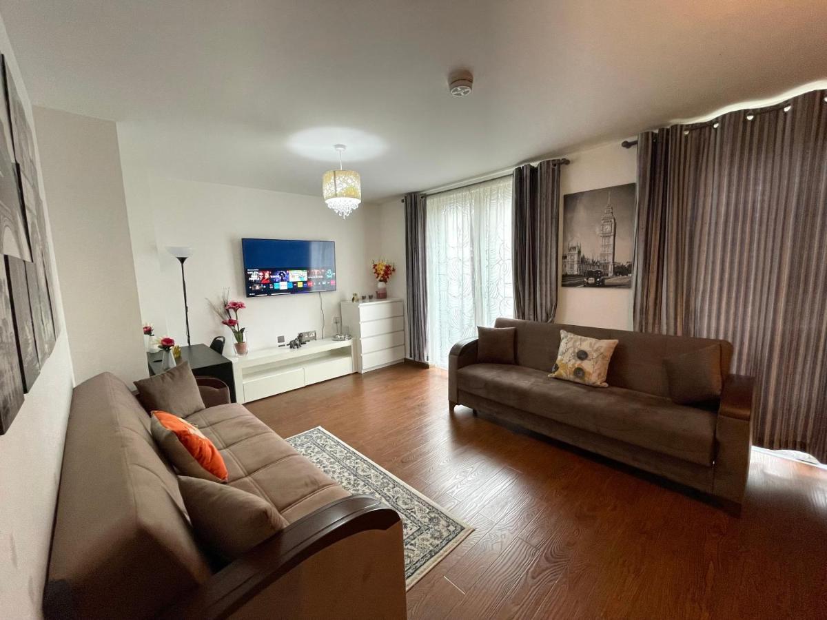 London Stratford Luxury House, 5 Minutes Walk Station, Westfield, 3 Bedrooms 3 Bathrooms, Reception, Garden, Parking ภายนอก รูปภาพ