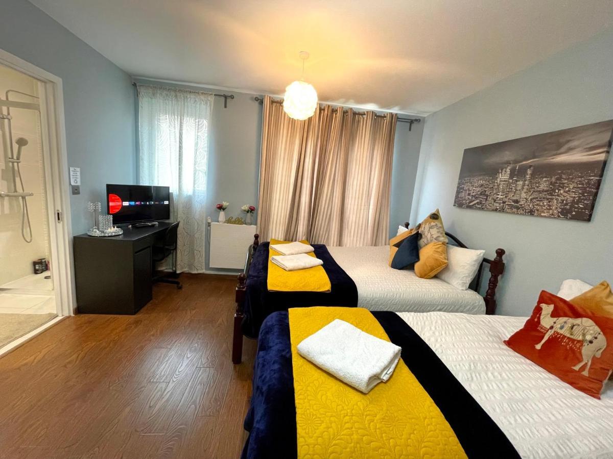 London Stratford Luxury House, 5 Minutes Walk Station, Westfield, 3 Bedrooms 3 Bathrooms, Reception, Garden, Parking ภายนอก รูปภาพ