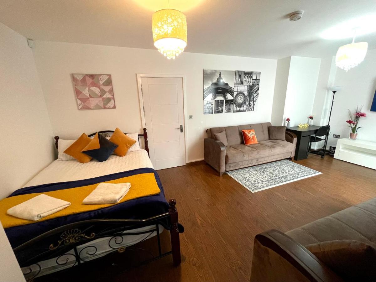 London Stratford Luxury House, 5 Minutes Walk Station, Westfield, 3 Bedrooms 3 Bathrooms, Reception, Garden, Parking ภายนอก รูปภาพ