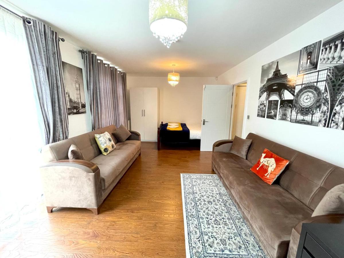 London Stratford Luxury House, 5 Minutes Walk Station, Westfield, 3 Bedrooms 3 Bathrooms, Reception, Garden, Parking ภายนอก รูปภาพ