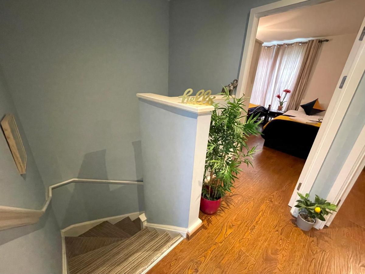 London Stratford Luxury House, 5 Minutes Walk Station, Westfield, 3 Bedrooms 3 Bathrooms, Reception, Garden, Parking ภายนอก รูปภาพ