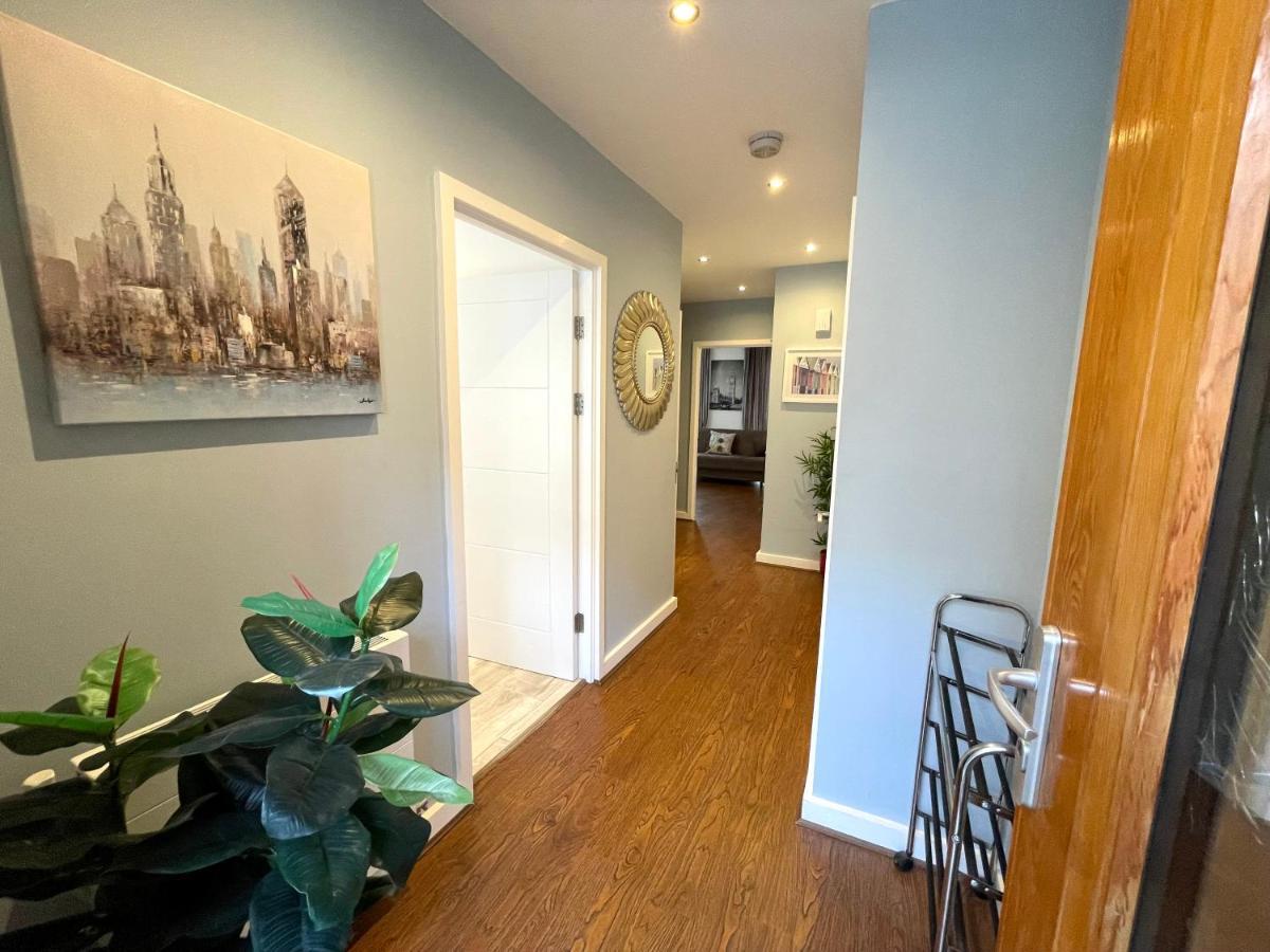 London Stratford Luxury House, 5 Minutes Walk Station, Westfield, 3 Bedrooms 3 Bathrooms, Reception, Garden, Parking ภายนอก รูปภาพ