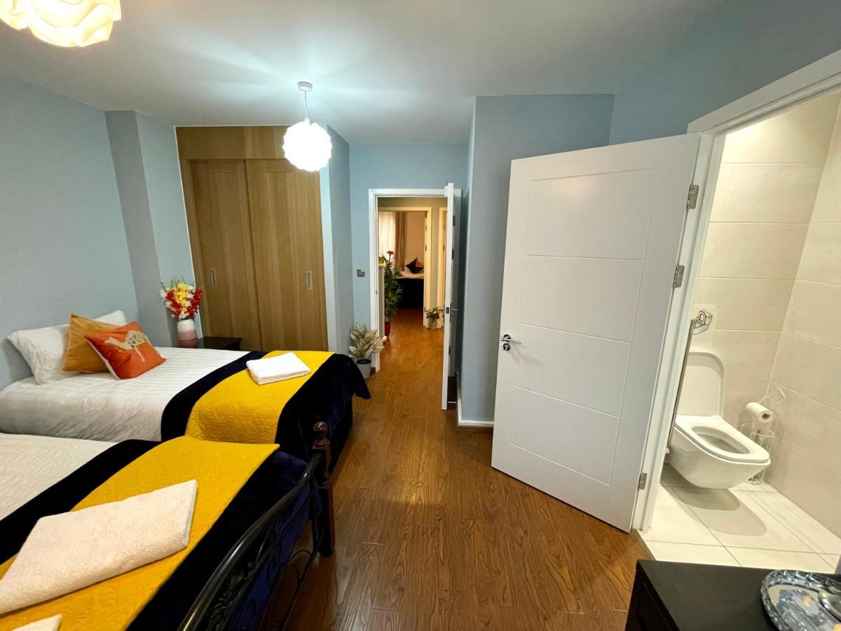London Stratford Luxury House, 5 Minutes Walk Station, Westfield, 3 Bedrooms 3 Bathrooms, Reception, Garden, Parking ภายนอก รูปภาพ
