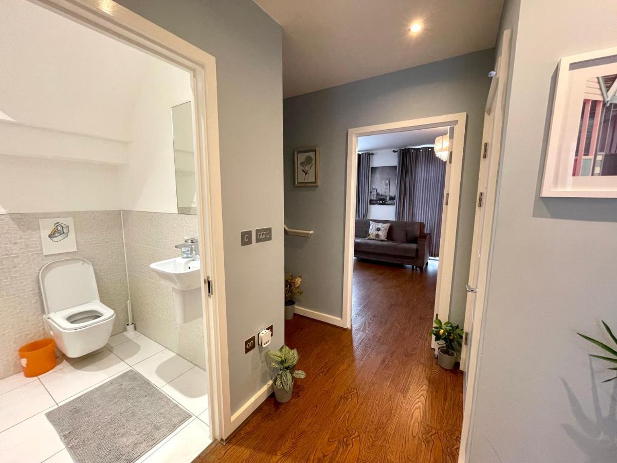 London Stratford Luxury House, 5 Minutes Walk Station, Westfield, 3 Bedrooms 3 Bathrooms, Reception, Garden, Parking ภายนอก รูปภาพ