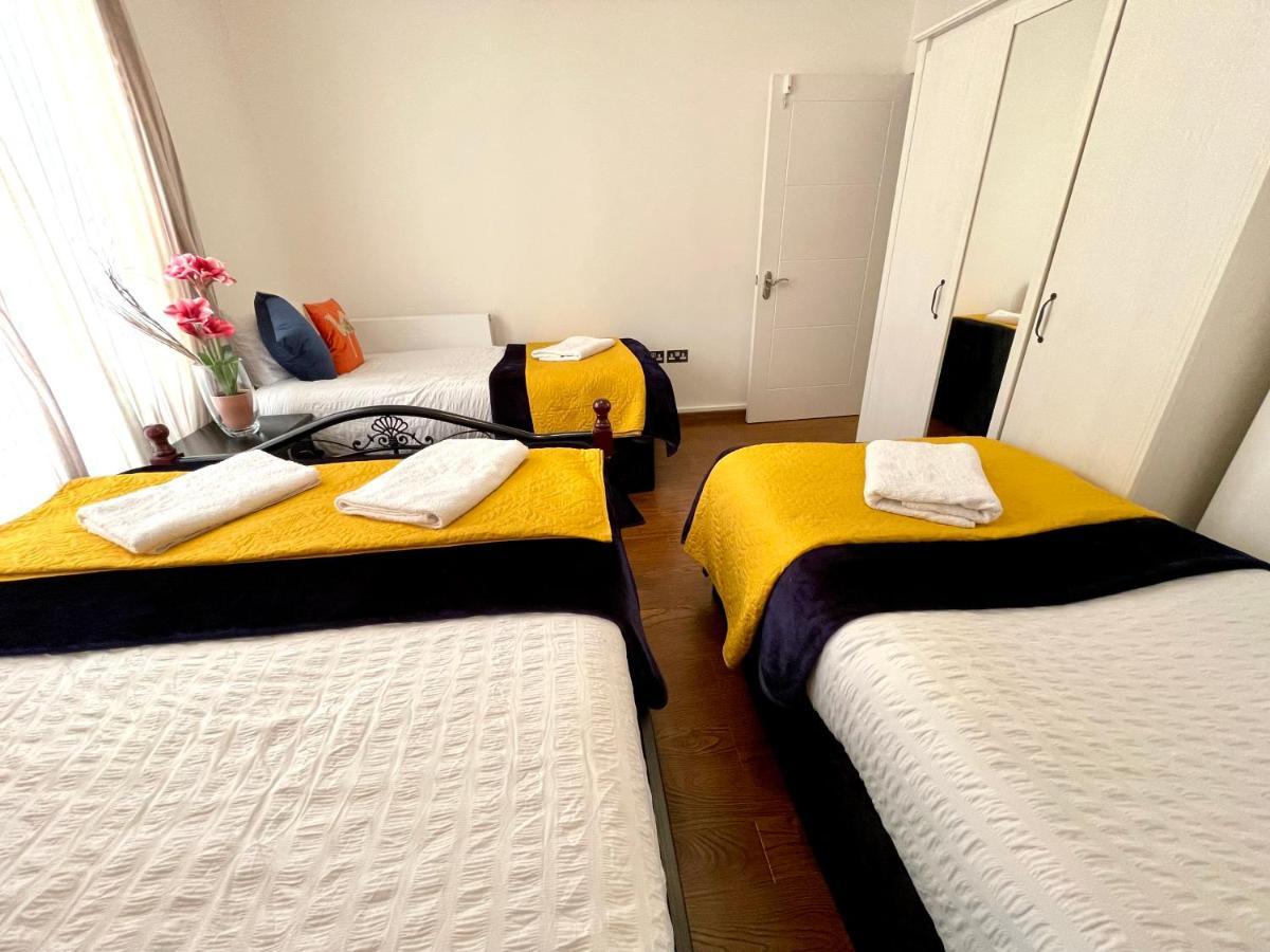 London Stratford Luxury House, 5 Minutes Walk Station, Westfield, 3 Bedrooms 3 Bathrooms, Reception, Garden, Parking ภายนอก รูปภาพ