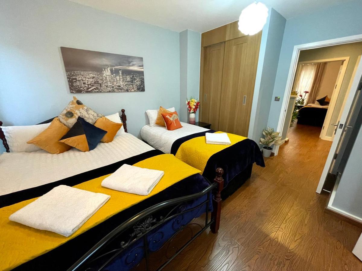 London Stratford Luxury House, 5 Minutes Walk Station, Westfield, 3 Bedrooms 3 Bathrooms, Reception, Garden, Parking ภายนอก รูปภาพ