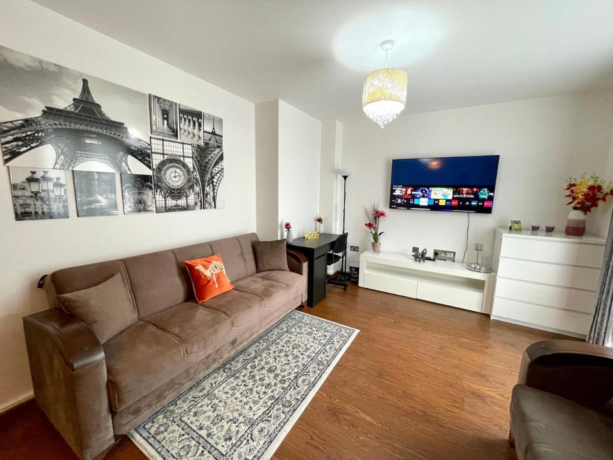 London Stratford Luxury House, 5 Minutes Walk Station, Westfield, 3 Bedrooms 3 Bathrooms, Reception, Garden, Parking ภายนอก รูปภาพ