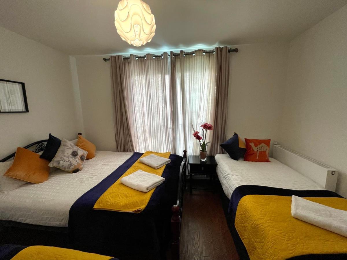 London Stratford Luxury House, 5 Minutes Walk Station, Westfield, 3 Bedrooms 3 Bathrooms, Reception, Garden, Parking ภายนอก รูปภาพ