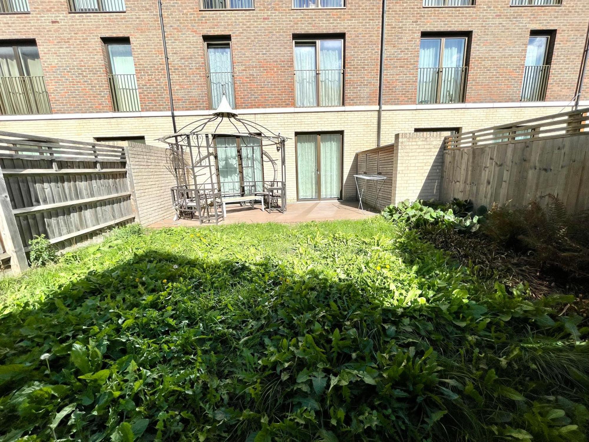 London Stratford Luxury House, 5 Minutes Walk Station, Westfield, 3 Bedrooms 3 Bathrooms, Reception, Garden, Parking ภายนอก รูปภาพ
